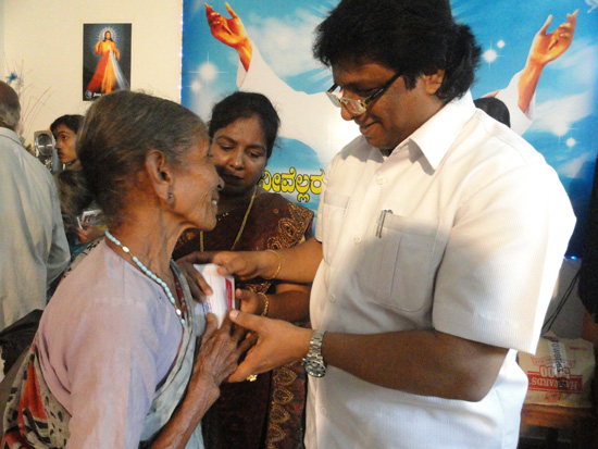 widows in india is a old age care campaign by Grace Ministry,here more than 250 old widows are taken care.