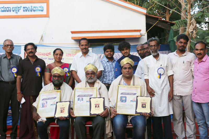 Grace Ministry in association with Meramajal Meri Jann (Facebook Page) organized a charity event in Shree Matha Lakshani Shanthidama old age in Mangaluru.