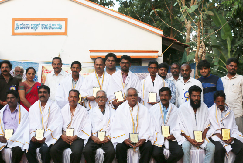 Grace Ministry in association with Meramajal Meri Jann (Facebook Page) organized a charity event in Shree Matha Lakshani Shanthidama old age in Mangaluru.