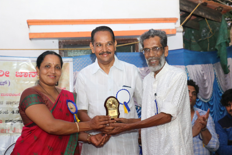 Grace Ministry in association with Meramajal Meri Jann (Facebook Page) organized a charity event in Shree Matha Lakshani Shanthidama old age in Mangaluru.