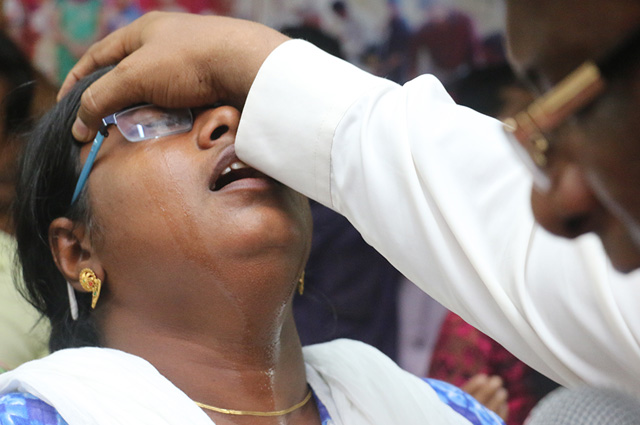 People witnessed Instant Healing, Deliverance and Prophecy during the Friday retreat organized by Grace Ministry in Mangalore. Many witnessed the prophetic hand of God.