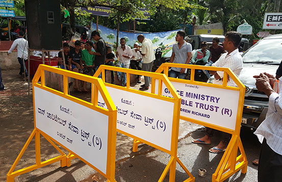 Bro Andrew Richard spreads awareness on road safety at Merlapaduv, Valachil on the glorious anniversary of our Nation's Independence.