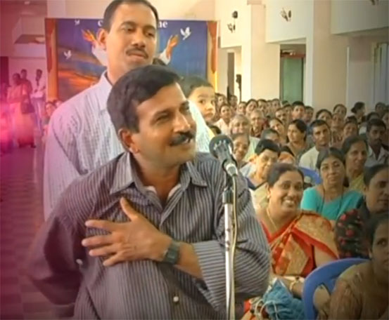 Live Healing Miracle at Grace Ministry Mangalore. Throbbing hand pain since years healed instantly after applying the Healing oil of Grace Ministry. 