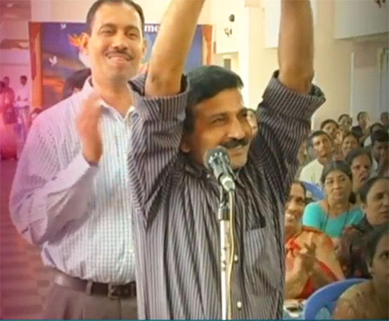 Live Healing Miracle at Grace Ministry Mangalore. Throbbing hand pain since years healed instantly after applying the Healing oil of Grace Ministry. 