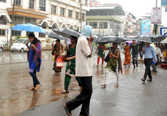 Finally Long-awaited rains enter Mangalore city at last. It rained in almost all parts of the city. Lightening and thunders are being witnessed throughout the city.